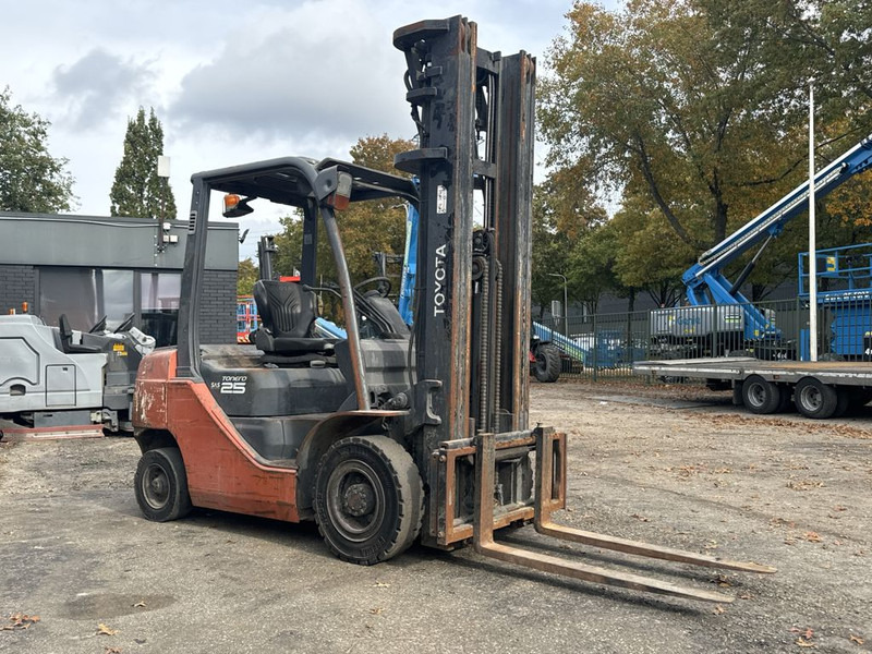 Toyota 8FDF25 - Diesel forklift: picture 3 Toyota 8FDF25 - Diesel forklift: picture 3