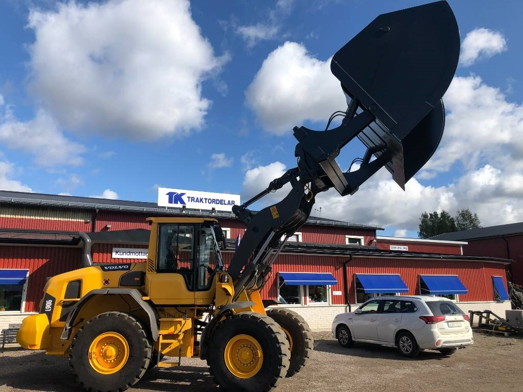 Högtippskopa / Hightipp bucket 9 Kubik - Loader bucket for Construction machinery: picture 1 Högtippskopa / Hightipp bucket 9 Kubik - Loader bucket for Construction machinery: picture 1