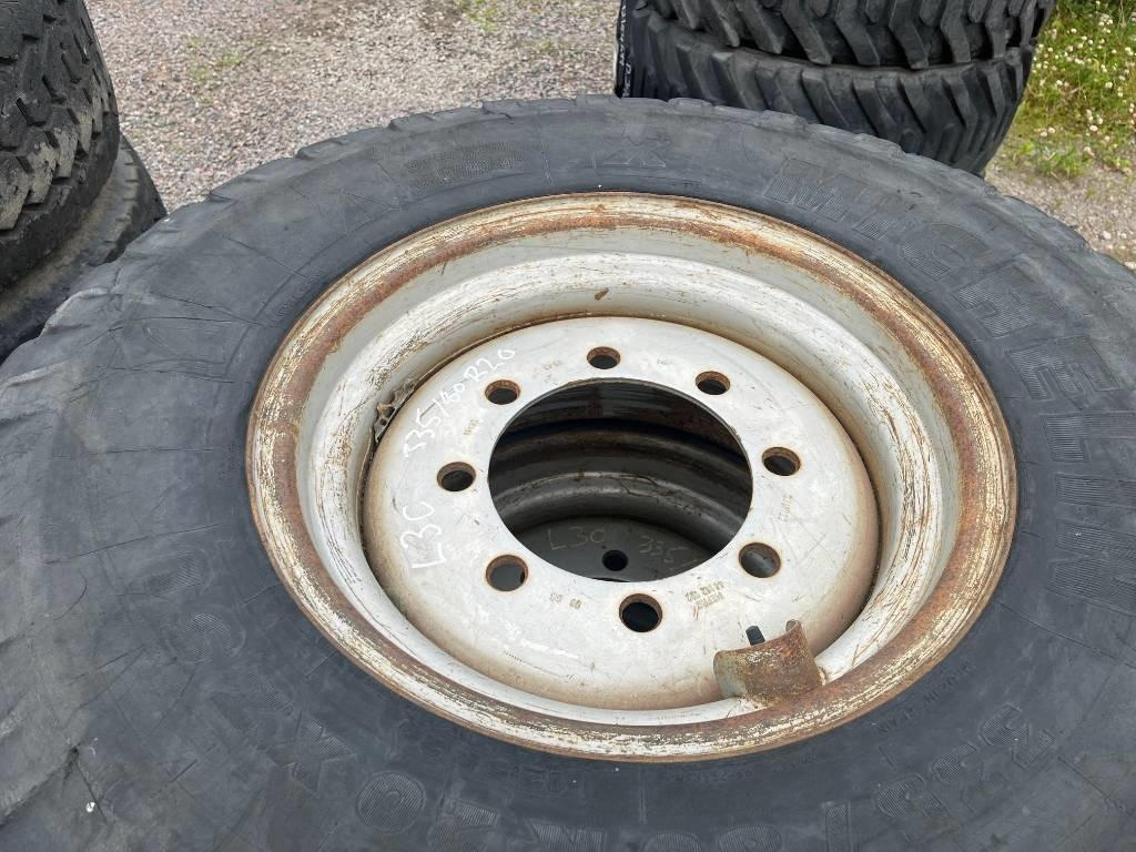 Michelin 335/80-20 till Volvo L30 Zettelmeyer - Tire for Construction machinery: picture 4 Michelin 335/80-20 till Volvo L30 Zettelmeyer - Tire for Construction machinery: picture 4