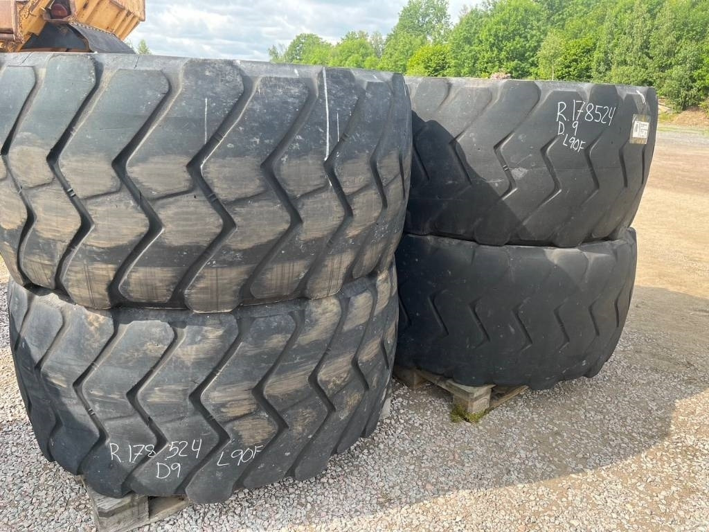Michelin 650/65R25 Volvo L90 E , F , G , H - Wheel and tire package: picture 1 Michelin 650/65R25 Volvo L90 E , F , G , H - Wheel and tire package: picture 1