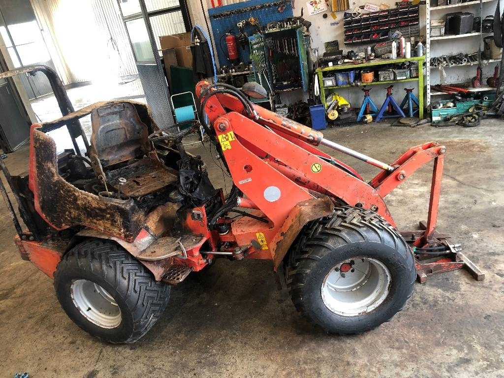 Schäffer 2033 Dismantled: only spare parts - Compact loader: picture 2 Schäffer 2033 Dismantled: only spare parts - Compact loader: picture 2