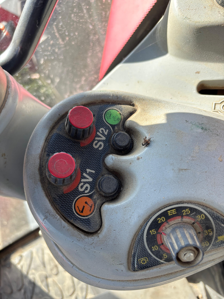 AGCO Massay Ferguson 8480 Przełączniki Przycisk Kabiny Kabinowe - Cab and interior for Agricultural machinery: picture 5 AGCO Massay Ferguson 8480 Przełączniki Przycisk Kabiny Kabinowe - Cab and interior for Agricultural machinery: picture 5