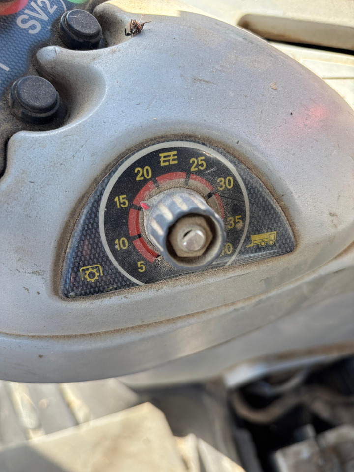 AGCO Massay Ferguson 8480 Przełączniki Przycisk Kabiny Kabinowe - Cab and interior for Agricultural machinery: picture 3 AGCO Massay Ferguson 8480 Przełączniki Przycisk Kabiny Kabinowe - Cab and interior for Agricultural machinery: picture 3