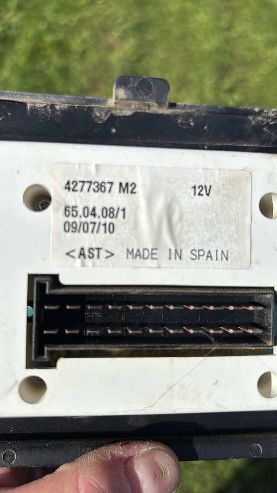 AGCO Massey Ferguson MF 8450 8460 8480 Konsola Panel Sterowania WOM 4277367M2 3907423M91 - Cab and interior for Agricultural machinery: picture 2 AGCO Massey Ferguson MF 8450 8460 8480 Konsola Panel Sterowania WOM 4277367M2 3907423M91 - Cab and interior for Agricultural machinery: picture 2