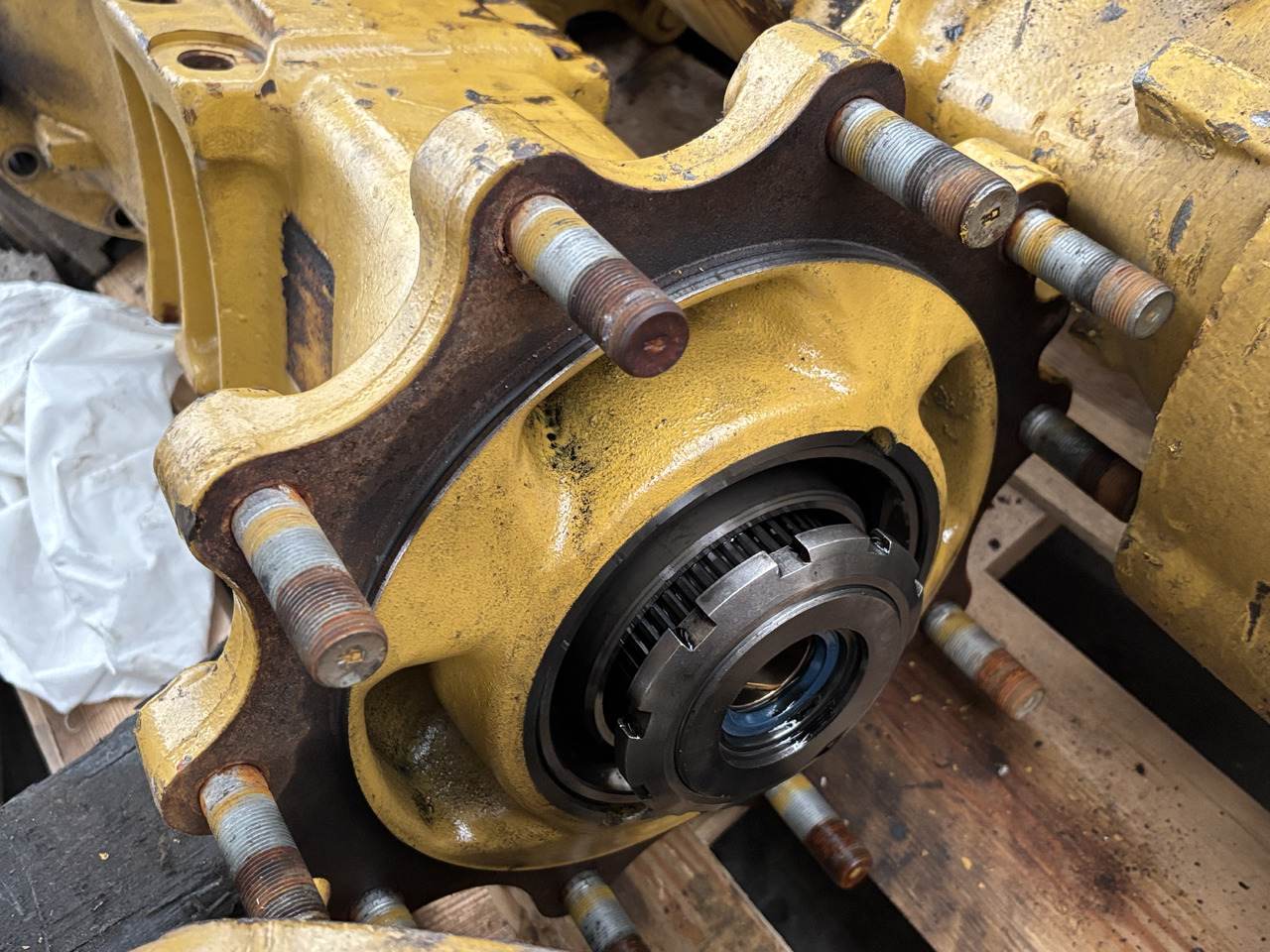 CAT CARRARO 641500 10637 Obudowa Mostu Pochwa Prawa Lewa - Axle and parts for Agricultural machinery: picture 2 CAT CARRARO 641500 10637 Obudowa Mostu Pochwa Prawa Lewa - Axle and parts for Agricultural machinery: picture 2