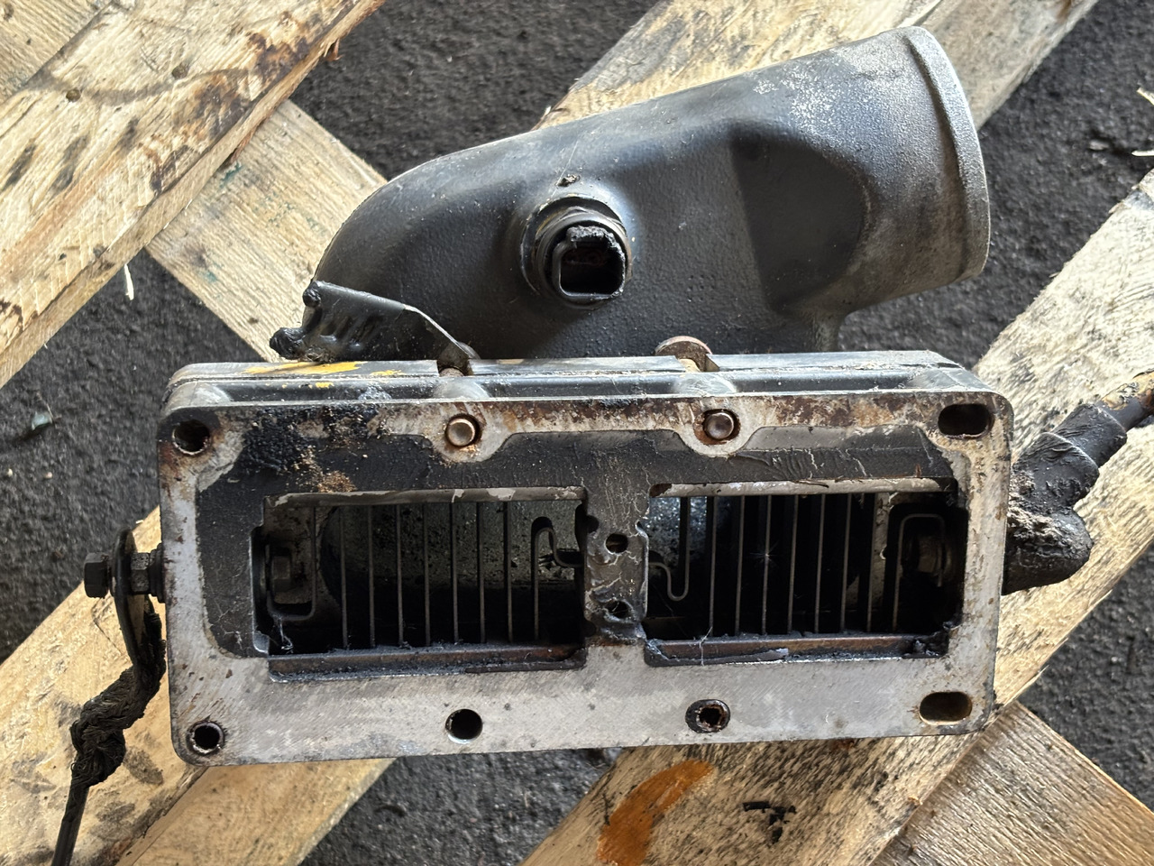 CAT Caterpillar C9 201-9765 Kolanko Wlotu Powietrza 2019765 - Air intake pipe for Agricultural machinery: picture 3 CAT Caterpillar C9 201-9765 Kolanko Wlotu Powietrza 2019765 - Air intake pipe for Agricultural machinery: picture 3