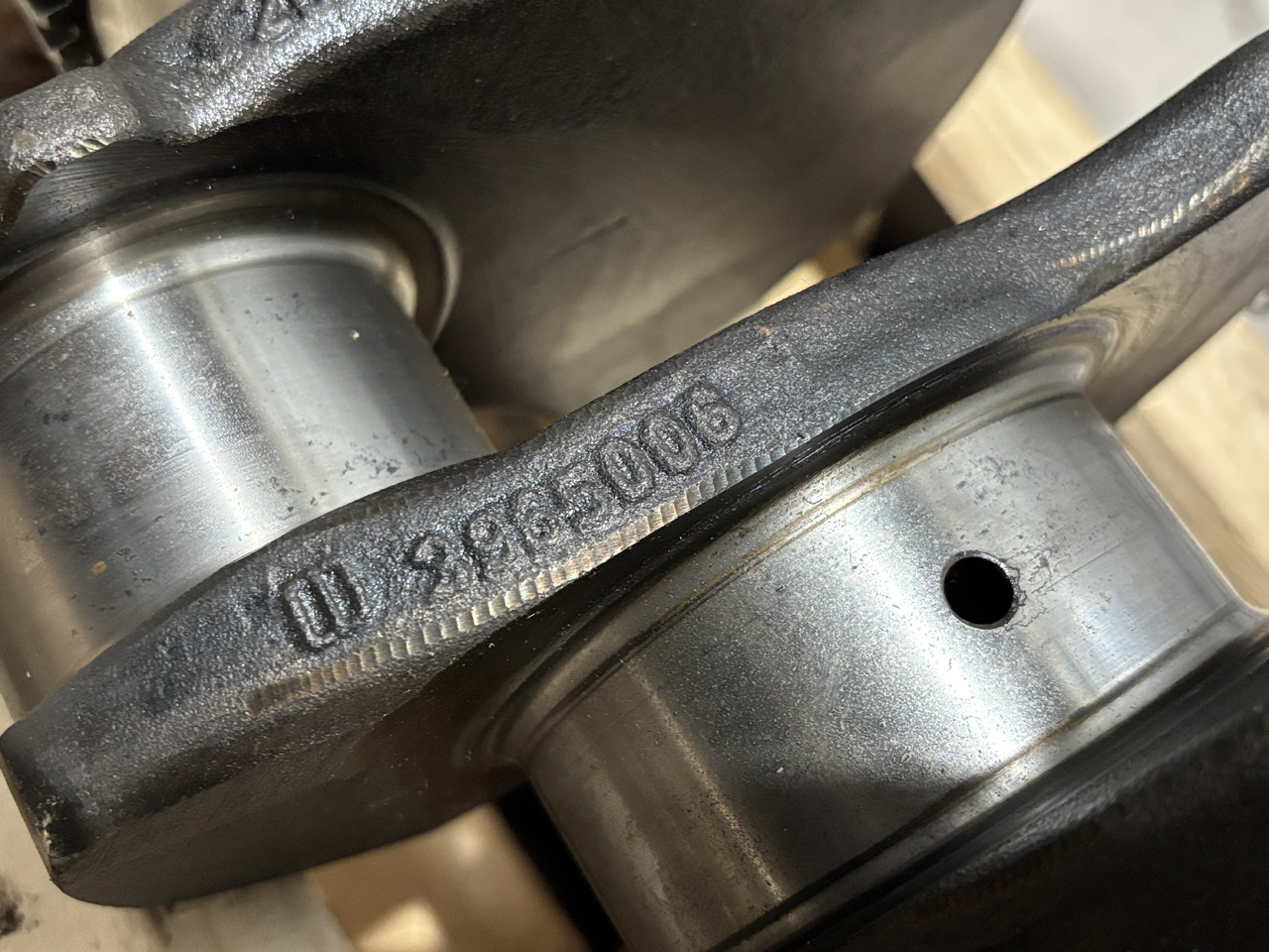 Case 5130 5140 5150 Maxxum 5140 Cummins 6BT Wał Korbowy J908032 J929037 J918324 - Crankshaft for Agricultural machinery: picture 4 Case 5130 5140 5150 Maxxum 5140 Cummins 6BT Wał Korbowy J908032 J929037 J918324 - Crankshaft for Agricultural machinery: picture 4