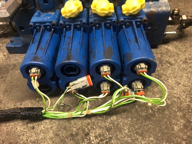 Cat 406 , Cat 407 , JLG ,rozdzielacz hydrauliczny rexroth ASX02 - Hydraulic valve for Agricultural machinery: picture 2 Cat 406 , Cat 407 , JLG ,rozdzielacz hydrauliczny rexroth ASX02 - Hydraulic valve for Agricultural machinery: picture 2