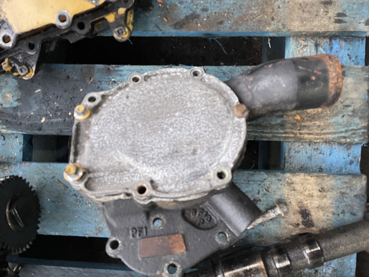 Caterpillar Cat Perkins 1106D C6.6 - pompa wody - Coolant pump for Construction machinery: picture 2 Caterpillar Cat Perkins 1106D C6.6 - pompa wody - Coolant pump for Construction machinery: picture 2