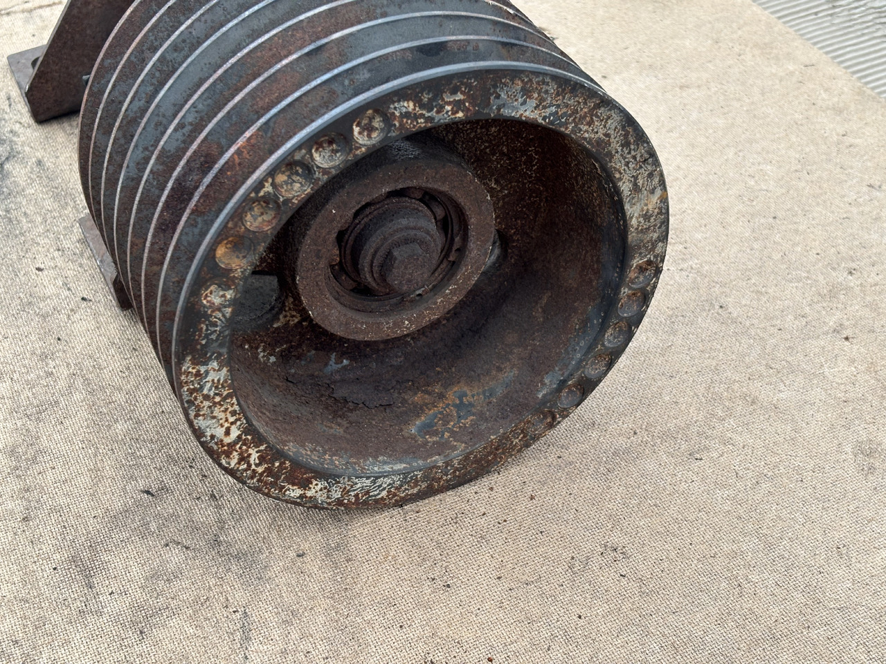 Claas Lexion 780 Koło Pasowe 7 rzędowe z mocowaniem - Belt for Combine harvester: picture 1 Claas Lexion 780 Koło Pasowe 7 rzędowe z mocowaniem - Belt for Combine harvester: picture 1