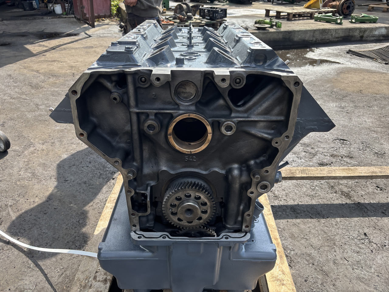 Claas Mercedes OM502LA 942.992 390kW słupek silnika - Cylinder block: picture 4 Claas Mercedes OM502LA 942.992 390kW słupek silnika - Cylinder block: picture 4