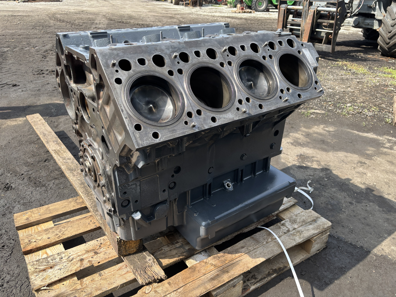 Claas Mercedes OM502LA 942.992 390kW słupek silnika - Cylinder block: picture 5 Claas Mercedes OM502LA 942.992 390kW słupek silnika - Cylinder block: picture 5