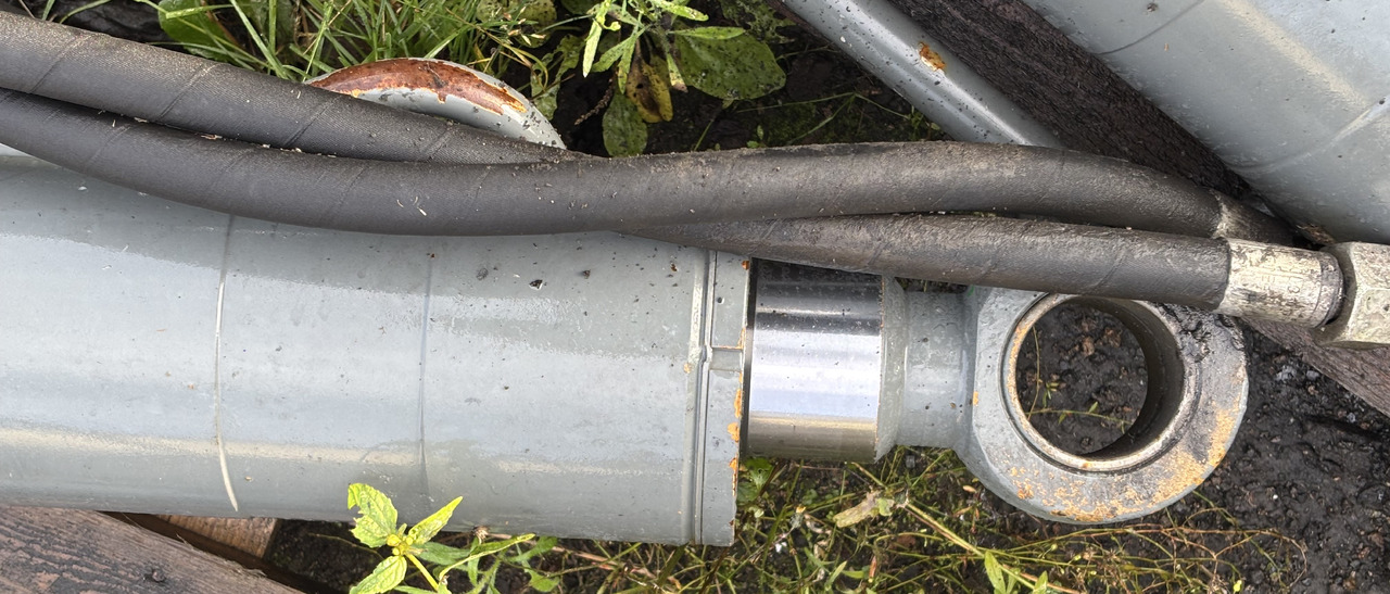 Claas Scorpion 7040 Siłownik Podnoszenia Siłownik Wyrównania 0013003700 0013003720 - Hydraulic cylinder for Telescopic handler: picture 2 Claas Scorpion 7040 Siłownik Podnoszenia Siłownik Wyrównania 0013003700 0013003720 - Hydraulic cylinder for Telescopic handler: picture 2