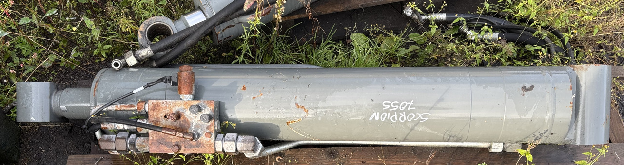 Claas Scorpion 7055 Siłownik Podnoszenia 0013048390 00 1304 839 0 - Hydraulic cylinder for Telescopic handler: picture 1 Claas Scorpion 7055 Siłownik Podnoszenia 0013048390 00 1304 839 0 - Hydraulic cylinder for Telescopic handler: picture 1
