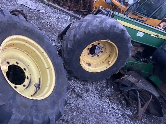 Felga 15x24 john deere 3200 , 3215 , 3220, 3400 , 3415 , 3420 - Rim for Agricultural machinery: picture 5 Felga 15x24 john deere 3200 , 3215 , 3220, 3400 , 3415 , 3420 - Rim for Agricultural machinery: picture 5