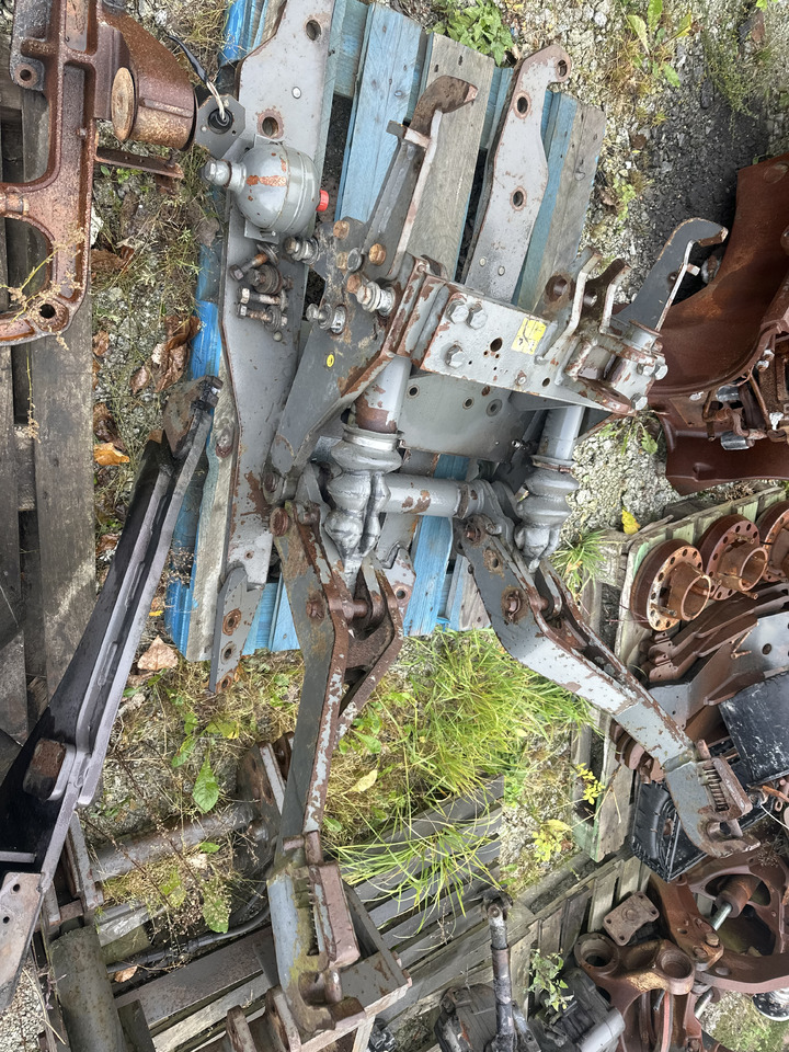 Fendt 309 - 312 przedni tuz przedni podnośnik - Front loader for tractor: picture 3 Fendt 309 - 312 przedni tuz przedni podnośnik - Front loader for tractor: picture 3