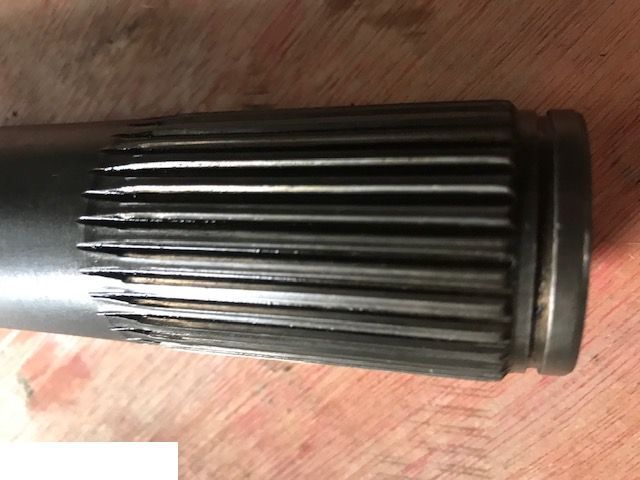 JCB 4CX - PÓŁOŚ MOSTU ~ TYŁ / L= 993 MM FREZY 33-33 - Drive shaft for Construction machinery: picture 1 JCB 4CX - PÓŁOŚ MOSTU ~ TYŁ / L= 993 MM FREZY 33-33 - Drive shaft for Construction machinery: picture 1