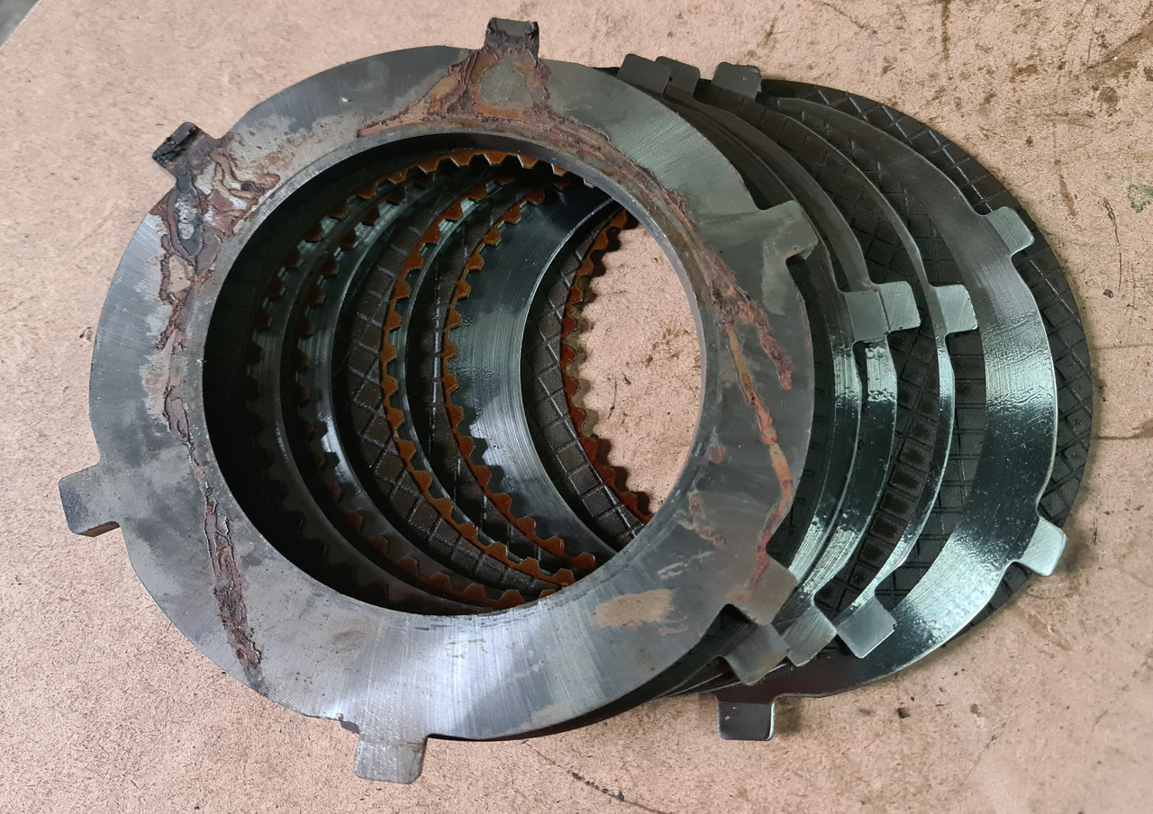 John Deere 4650, 4850 Płytka Sprzęgła Tarcze R115319 RE234261 R77663 - Clutch and parts for Agricultural machinery: picture 1 John Deere 4650, 4850 Płytka Sprzęgła Tarcze R115319 RE234261 R77663 - Clutch and parts for Agricultural machinery: picture 1