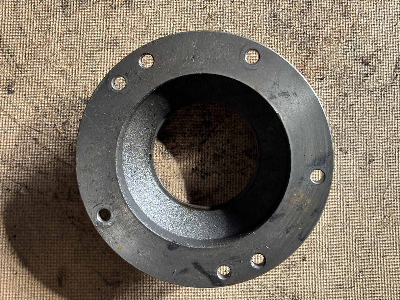 John Deere 6010 6110 6210 Obudowa Łożyska L77138 232615 - Engine bearing for Agricultural machinery: picture 3 John Deere 6010 6110 6210 Obudowa Łożyska L77138 232615 - Engine bearing for Agricultural machinery: picture 3