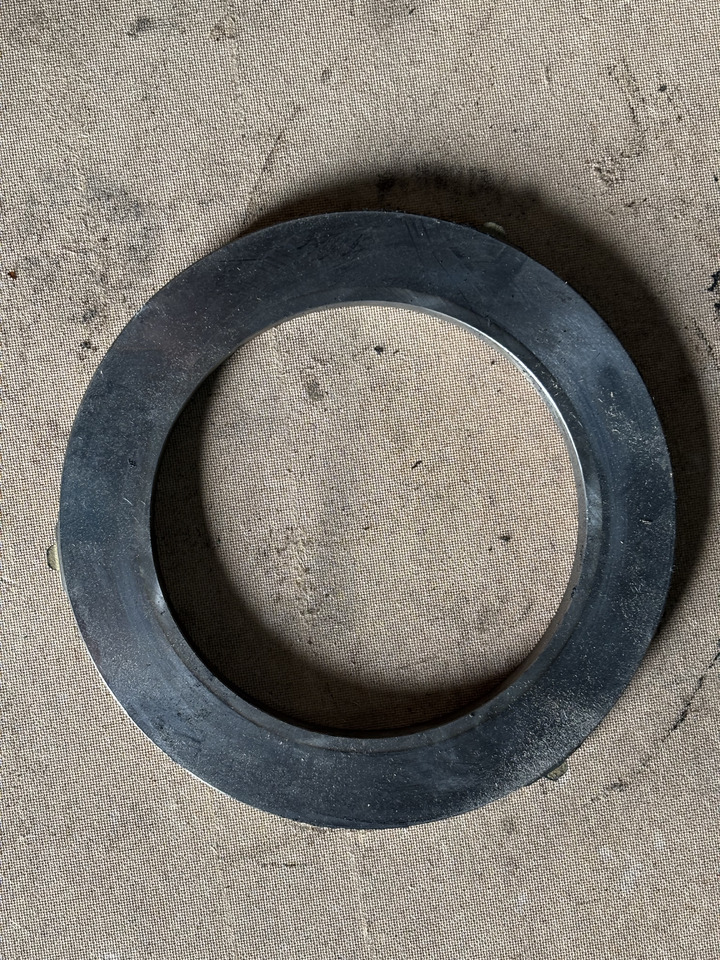 John Deere 6100 6300 6400 6500 6600 Docisk Hamulca Płytka L75651 - Brake parts for Agricultural machinery: picture 3 John Deere 6100 6300 6400 6500 6600 Docisk Hamulca Płytka L75651 - Brake parts for Agricultural machinery: picture 3