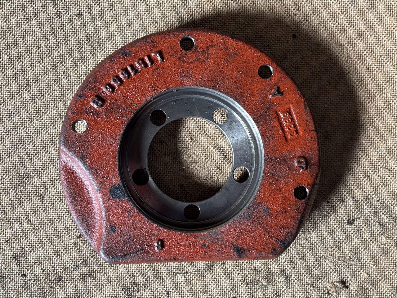 John Deere 6130 6230 6405 7220 Obudowa Łożyska L151656 - Engine bearing for Agricultural machinery: picture 1 John Deere 6130 6230 6405 7220 Obudowa Łożyska L151656 - Engine bearing for Agricultural machinery: picture 1