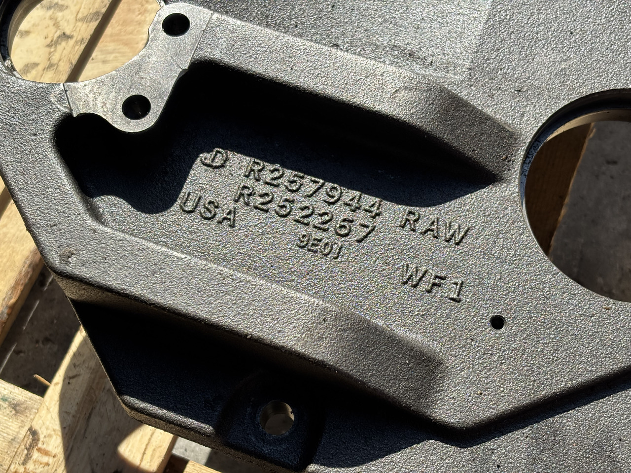 John Deere 6170 6175 6195 6R 195 7530 Podpora Obudowa PTO Mocowanie WOM R257944 R252267 R556656 - Transmission for Agricultural machinery: picture 1 John Deere 6170 6175 6195 6R 195 7530 Podpora Obudowa PTO Mocowanie WOM R257944 R252267 R556656 - Transmission for Agricultural machinery: picture 1