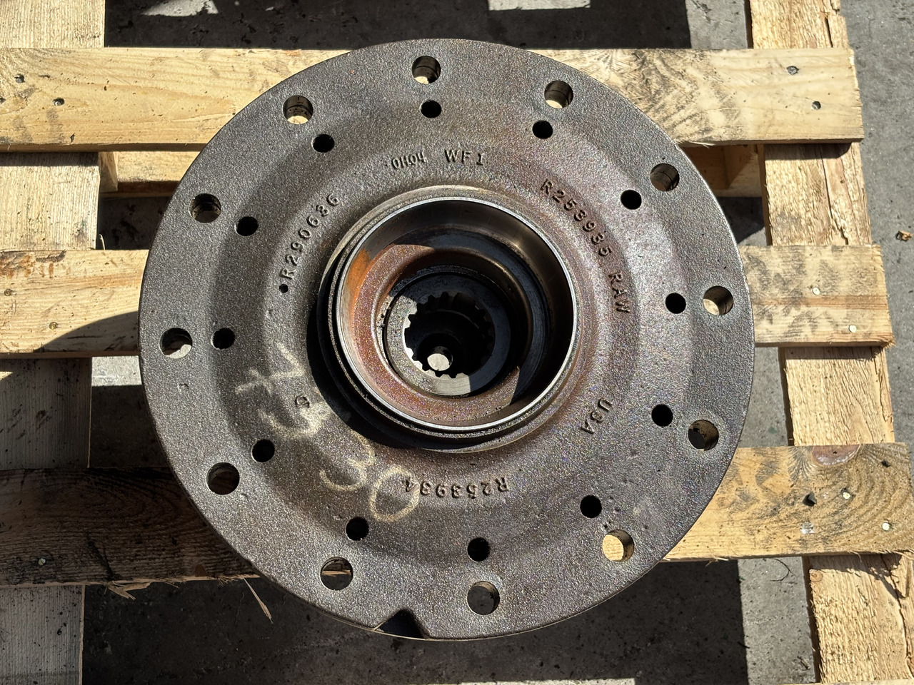 John Deere 6170 6195 7430 7530 Osłona Mechanizmu Różnicowego R290636 R253935 - Transmission for Agricultural machinery: picture 1 John Deere 6170 6195 7430 7530 Osłona Mechanizmu Różnicowego R290636 R253935 - Transmission for Agricultural machinery: picture 1