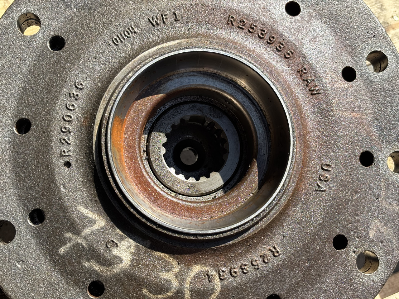 John Deere 6170 6195 7430 7530 Osłona Mechanizmu Różnicowego R290636 R253935 - Transmission for Agricultural machinery: picture 2 John Deere 6170 6195 7430 7530 Osłona Mechanizmu Różnicowego R290636 R253935 - Transmission for Agricultural machinery: picture 2