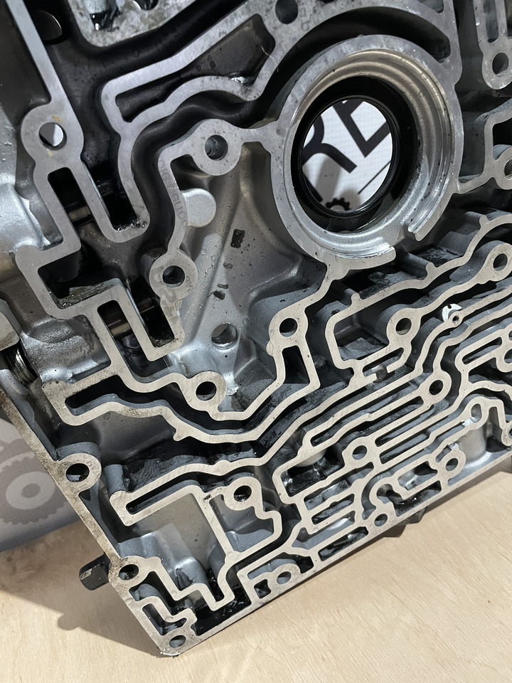 John Deere 6300 6100 6200 6400 - płyta obudowa skrzyni biegów R129797 - Gearbox and parts for Agricultural machinery: picture 2 John Deere 6300 6100 6200 6400 - płyta obudowa skrzyni biegów R129797 - Gearbox and parts for Agricultural machinery: picture 2