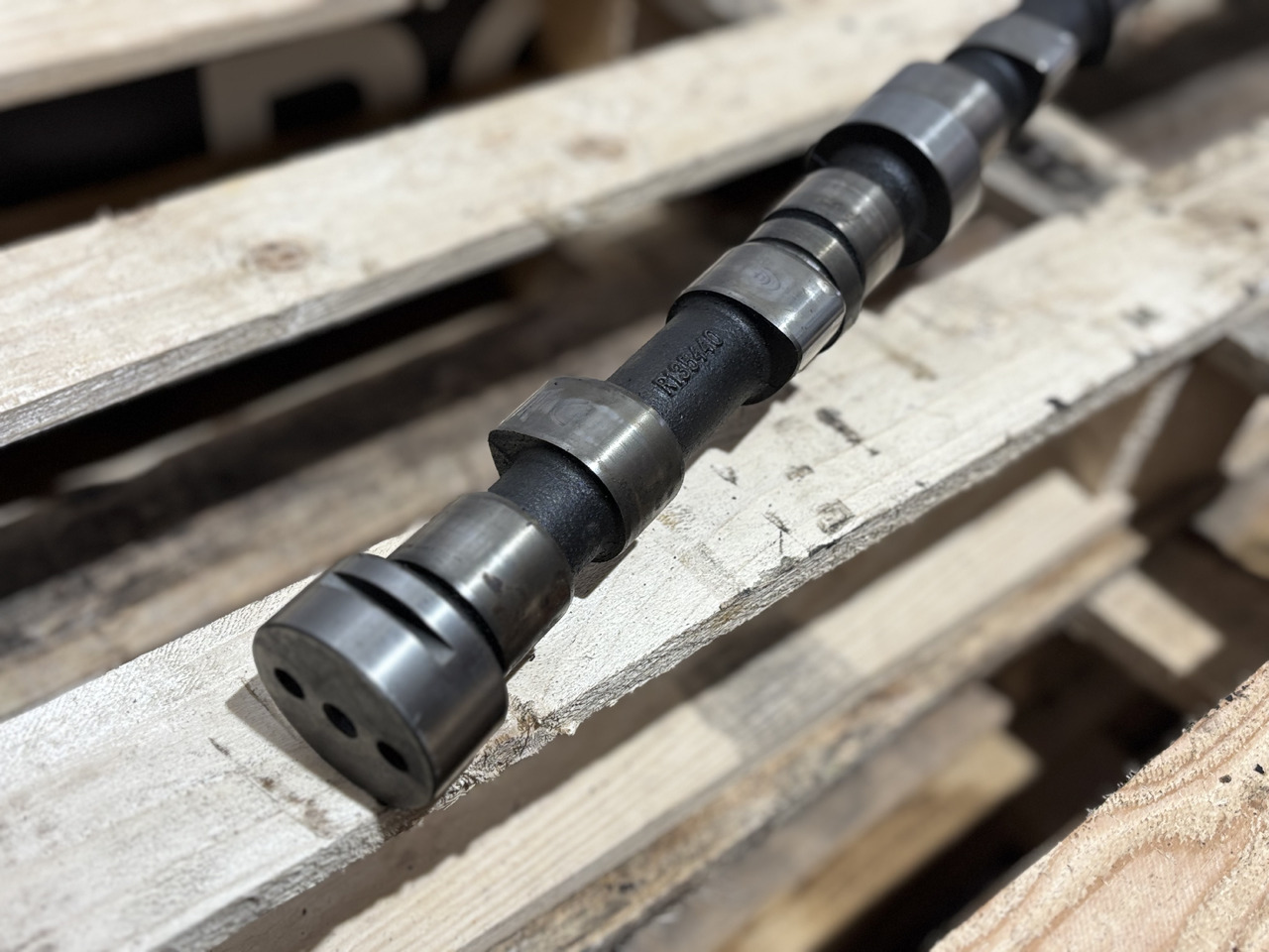 John Deere 6610 6810 6820 6620 Wałek Rozrządu R135440 RE56578 R133812 - Camshaft for Agricultural machinery: picture 2 John Deere 6610 6810 6820 6620 Wałek Rozrządu R135440 RE56578 R133812 - Camshaft for Agricultural machinery: picture 2