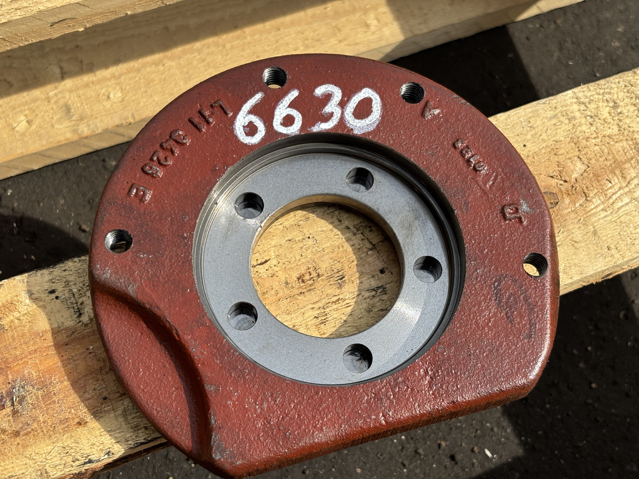 John Deere 6630 Obudowa Łożyska L113426 L215099 - Undercarriage parts for Agricultural machinery: picture 2 John Deere 6630 Obudowa Łożyska L113426 L215099 - Undercarriage parts for Agricultural machinery: picture 2