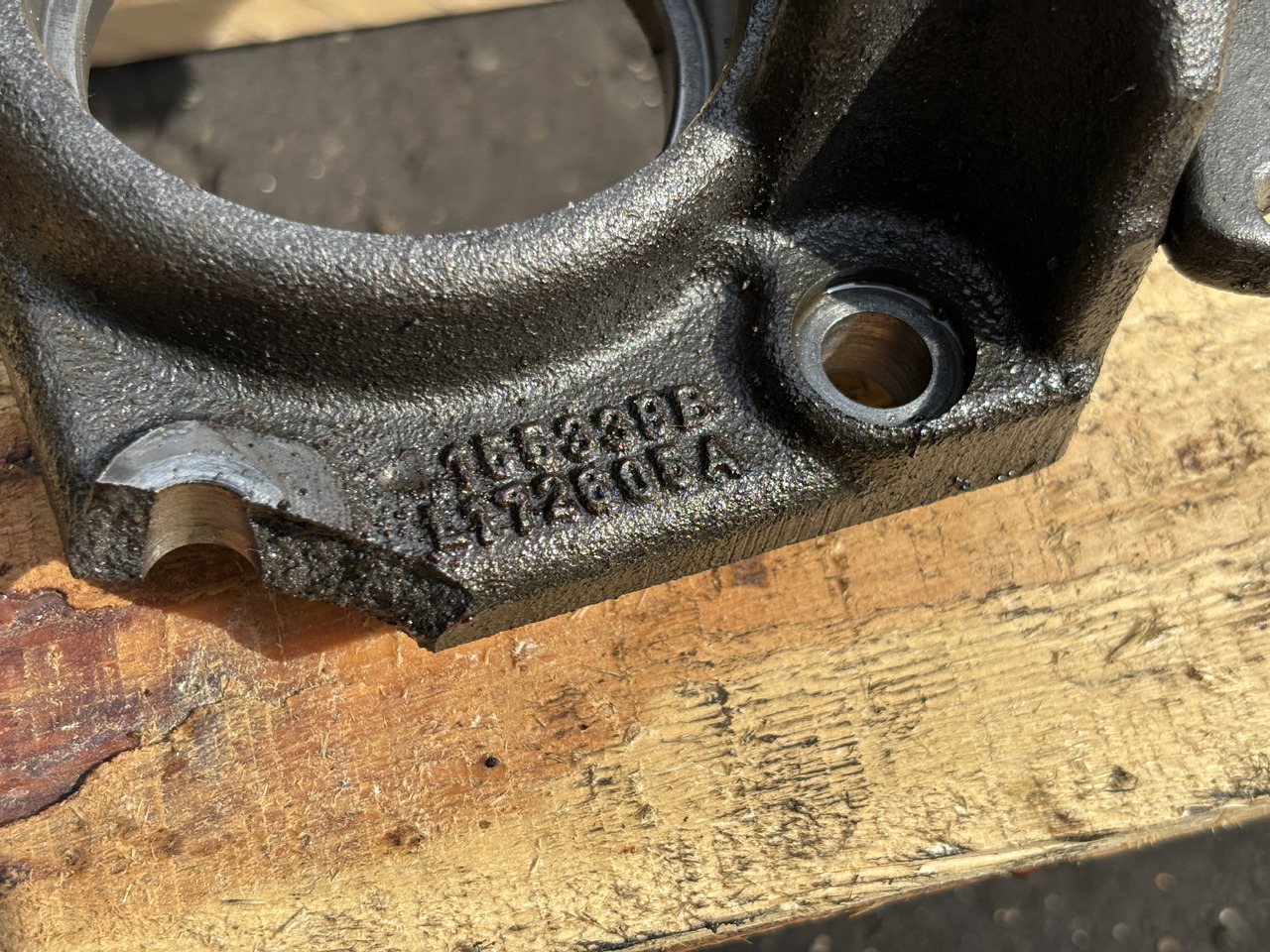 John Deere 6630 Obudowa łożyska Zapadka L215006 L202557 - Undercarriage parts for Agricultural machinery: picture 2 John Deere 6630 Obudowa łożyska Zapadka L215006 L202557 - Undercarriage parts for Agricultural machinery: picture 2