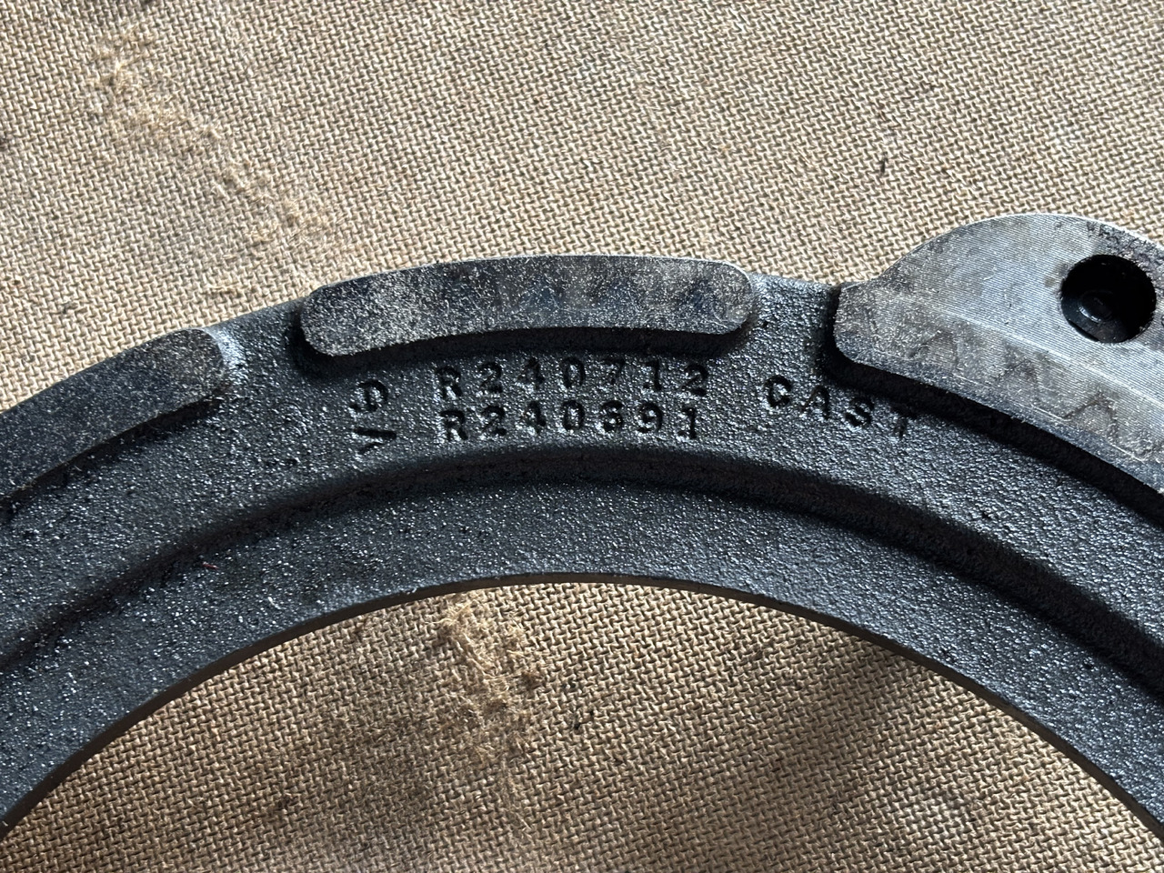 John Deere 6830 6930 7330 7425 Docisk Hamulca Płytka R240691 - Brake disc for Agricultural machinery: picture 2 John Deere 6830 6930 7330 7425 Docisk Hamulca Płytka R240691 - Brake disc for Agricultural machinery: picture 2