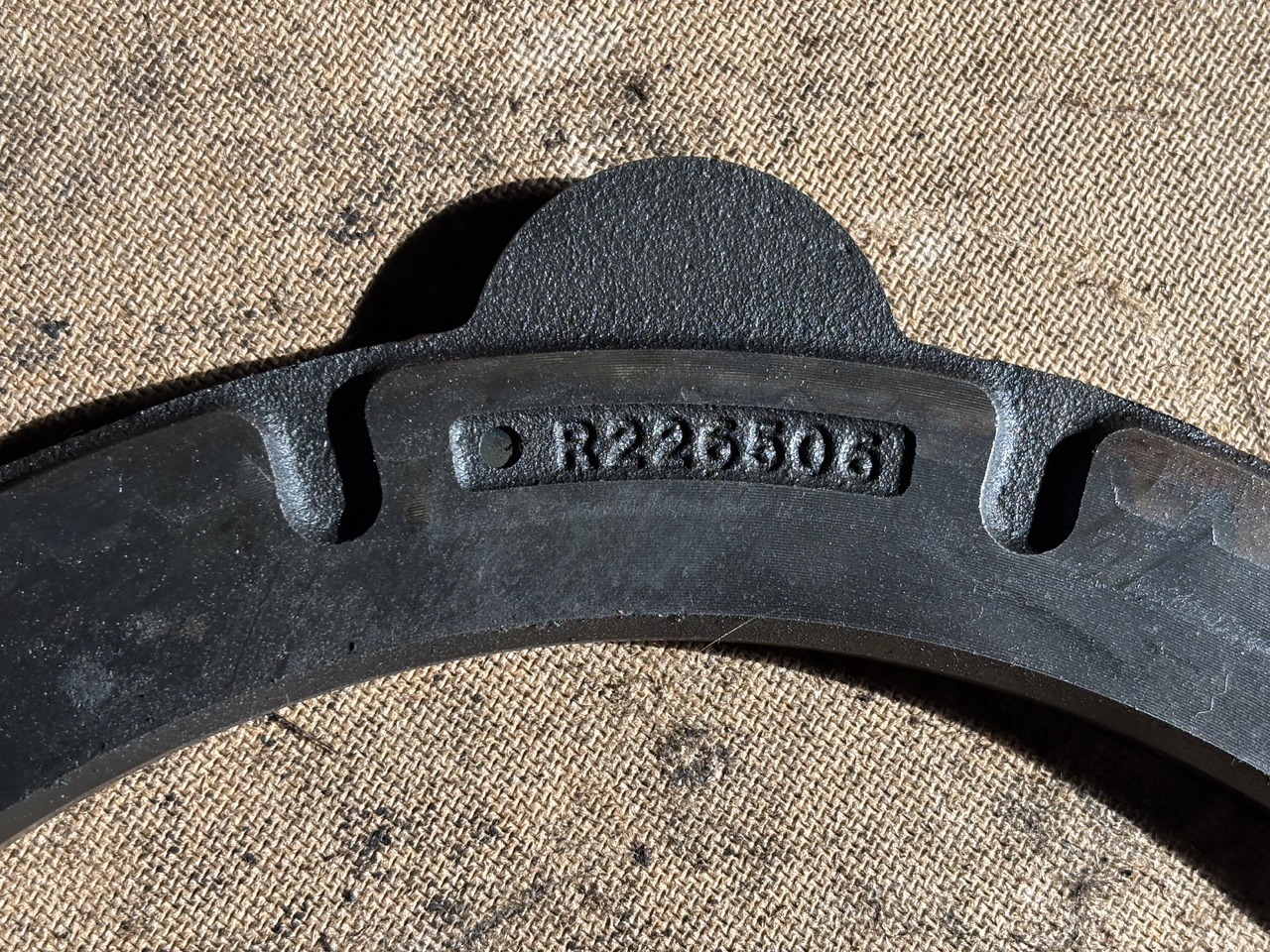 John Deere 7200 7230 7630 7830 7930 7M 230 Docisk Hamulca Płytka R226506 R240743 - Brake disc for Agricultural machinery: picture 2 John Deere 7200 7230 7630 7830 7930 7M 230 Docisk Hamulca Płytka R226506 R240743 - Brake disc for Agricultural machinery: picture 2