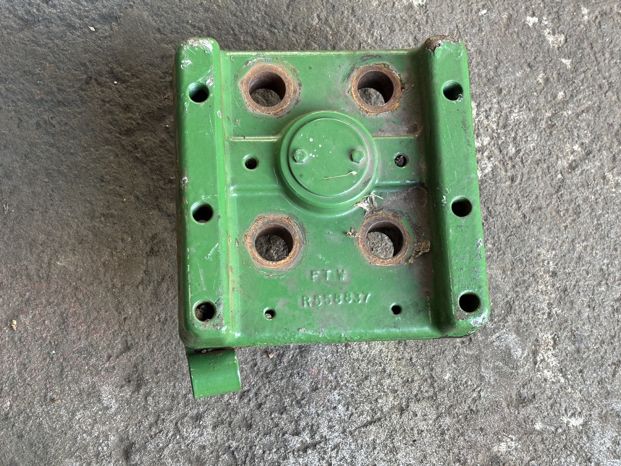 John Deere 7RXXX 7R330 7R 330 Sworzeń Zwrotnicy Czop R558837 - Steering for Agricultural machinery: picture 1 John Deere 7RXXX 7R330 7R 330 Sworzeń Zwrotnicy Czop R558837 - Steering for Agricultural machinery: picture 1