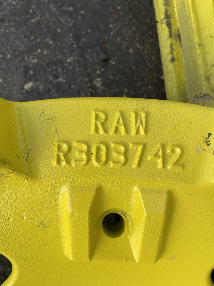 John Deere 8345R - koło felga gwiazda - Rim for Agricultural machinery: picture 4 John Deere 8345R - koło felga gwiazda - Rim for Agricultural machinery: picture 4