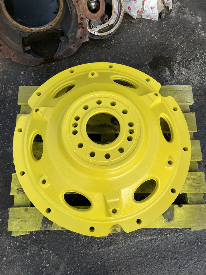 John Deere 8345R - koło felga gwiazda - Rim for Agricultural machinery: picture 1 John Deere 8345R - koło felga gwiazda - Rim for Agricultural machinery: picture 1