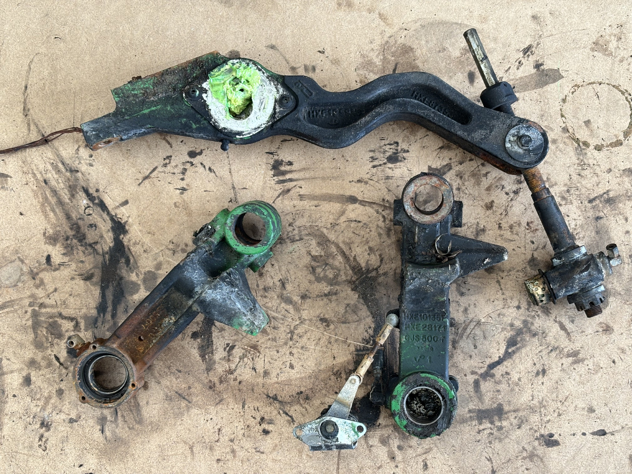 John Deere 8600 Dźwignia Ramię HXE101357 HXE87353 - Steering for Agricultural machinery: picture 1 John Deere 8600 Dźwignia Ramię HXE101357 HXE87353 - Steering for Agricultural machinery: picture 1