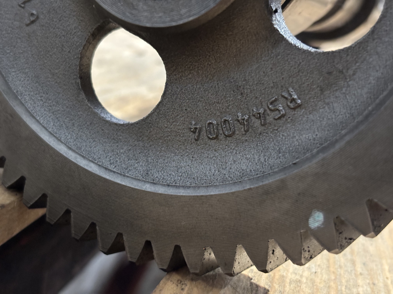 John Deere RE557328 R544004 R538072 Wałek Rozrządu - Camshaft for Agricultural machinery: picture 2 John Deere RE557328 R544004 R538072 Wałek Rozrządu - Camshaft for Agricultural machinery: picture 2