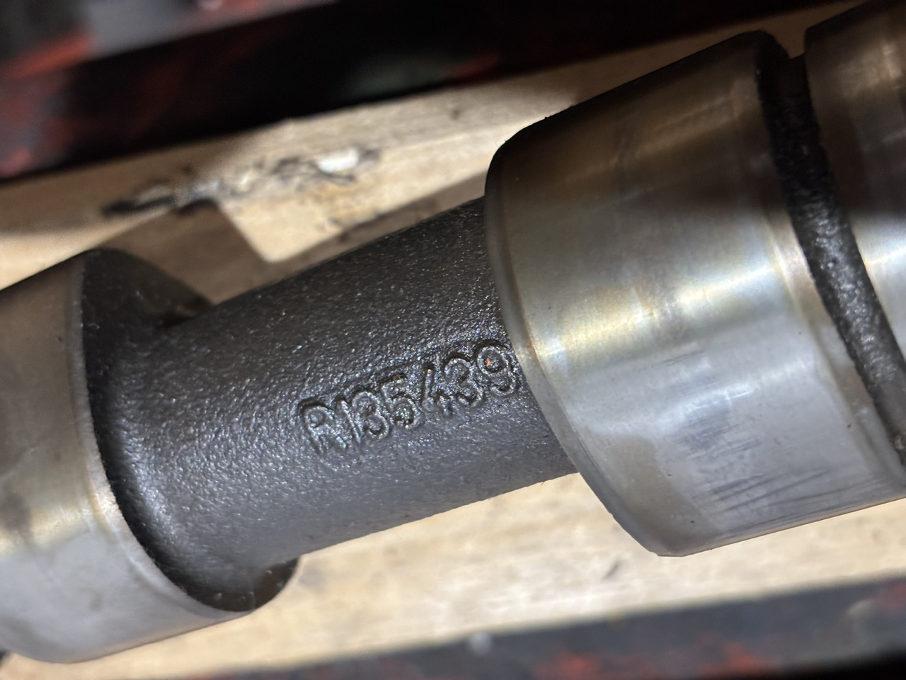 John Deere RE56375 R135439 R133812 Wałek Rozrządu - Camshaft for Agricultural machinery: picture 3 John Deere RE56375 R135439 R133812 Wałek Rozrządu - Camshaft for Agricultural machinery: picture 3