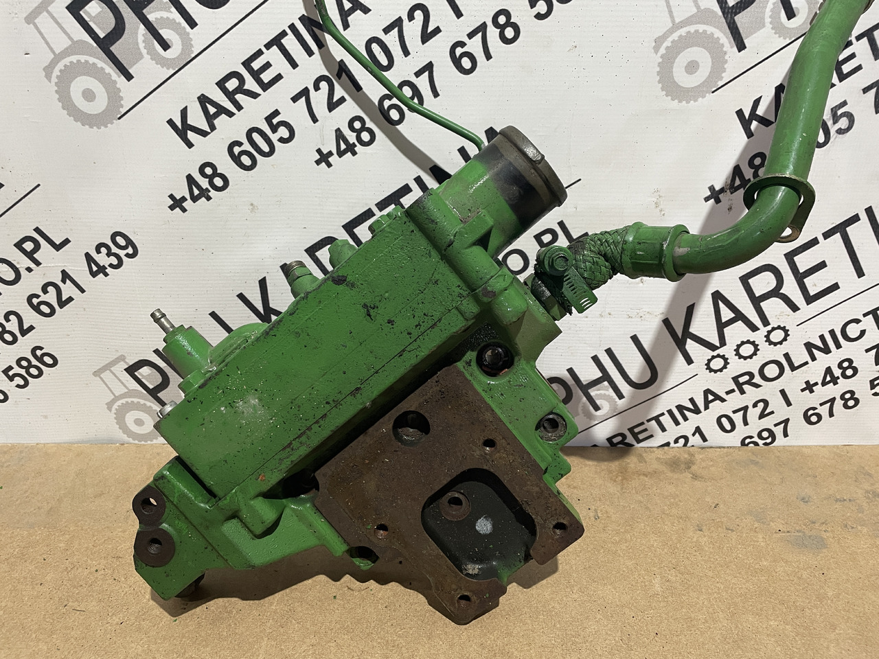 John Deere - obudowa termostatu RE563647 RE541921 RE542575 - Thermostat for Agricultural machinery: picture 1 John Deere - obudowa termostatu RE563647 RE541921 RE542575 - Thermostat for Agricultural machinery: picture 1