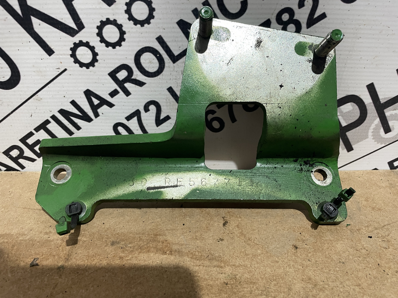 John Deere - uchwyt filtra paliwa RE567711 - Fuel filter for Agricultural machinery: picture 1 John Deere - uchwyt filtra paliwa RE567711 - Fuel filter for Agricultural machinery: picture 1