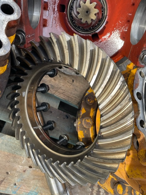 Liebherr L544 atak talerz 9:35 , ZF AP-409/DK , ZF4460366063 - Differential gear for Construction machinery: picture 1 Liebherr L544 atak talerz 9:35 , ZF AP-409/DK , ZF4460366063 - Differential gear for Construction machinery: picture 1