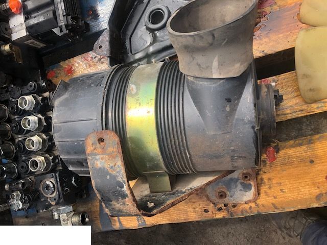 Manitou - Obudowa Filtra Powietrza - Air filter for Agricultural machinery: picture 1 Manitou - Obudowa Filtra Powietrza - Air filter for Agricultural machinery: picture 1