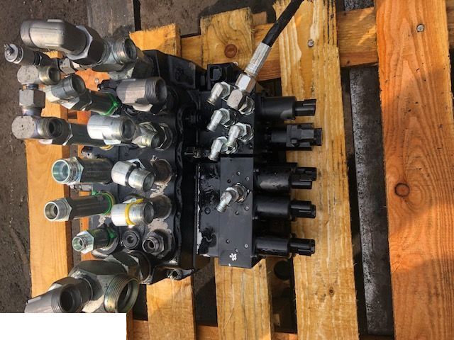 Manitou - Rozdzielacz Hydrauliczny - Hydraulic valve for Agricultural machinery: picture 4 Manitou - Rozdzielacz Hydrauliczny - Hydraulic valve for Agricultural machinery: picture 4