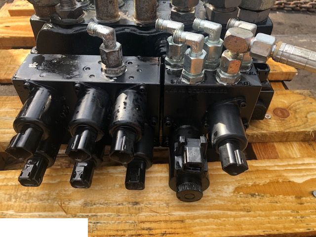 Manitou - Rozdzielacz Hydrauliczny - Hydraulic valve for Agricultural machinery: picture 3 Manitou - Rozdzielacz Hydrauliczny - Hydraulic valve for Agricultural machinery: picture 3