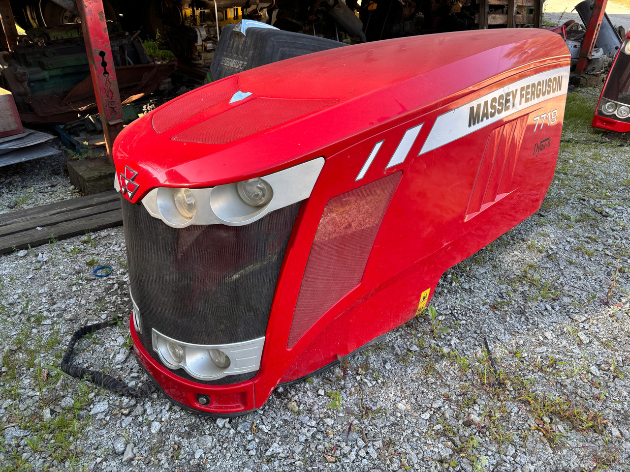 Masey Fergusson 7719 Dyna-6 - maska silnika 4355132M94 - Hood for Farm tractor: picture 3 Masey Fergusson 7719 Dyna-6 - maska silnika 4355132M94 - Hood for Farm tractor: picture 3