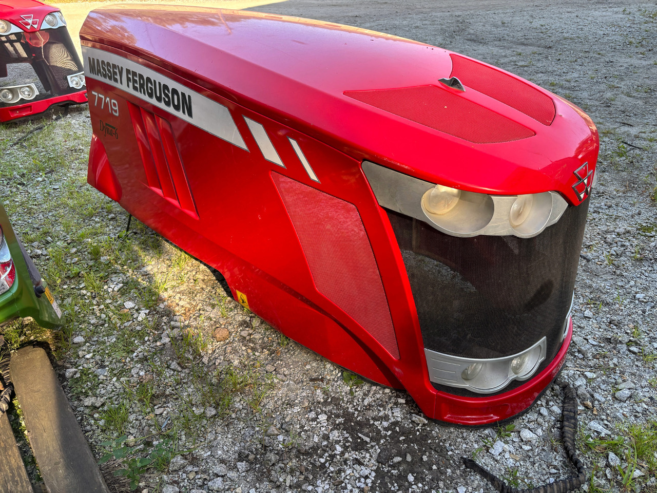 Masey Fergusson 7719 Dyna-6 - maska silnika 4355132M94 - Hood for Farm tractor: picture 2 Masey Fergusson 7719 Dyna-6 - maska silnika 4355132M94 - Hood for Farm tractor: picture 2