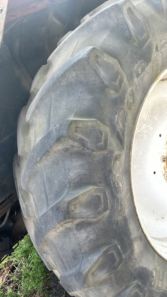 Massey Ferguson 3690 koło kompletne tylne 42 cale - Wheel and tire package for Agricultural machinery: picture 2 Massey Ferguson 3690 koło kompletne tylne 42 cale - Wheel and tire package for Agricultural machinery: picture 2