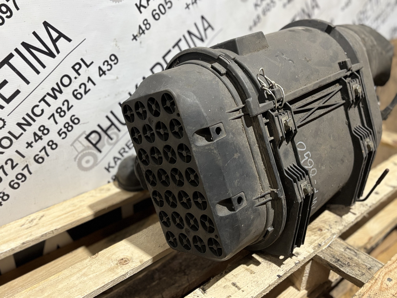 Massey Ferguson 4286482M92 Obudowa Filtra Powietrza Zespół - Air filter for Agricultural machinery: picture 1 Massey Ferguson 4286482M92 Obudowa Filtra Powietrza Zespół - Air filter for Agricultural machinery: picture 1